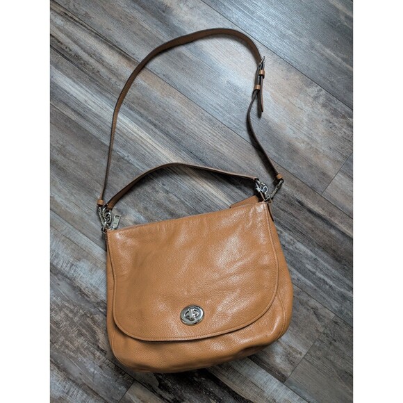$350 COACH Turnlock Hobo Shoulder Bag LIGHT SADDLE Pebble Leather G1780-24771 - Picture 1 of 16